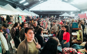 “Traperas Fashion Week” se transformó en la feria y desfile de reciclaje textil más grande de Chile. 